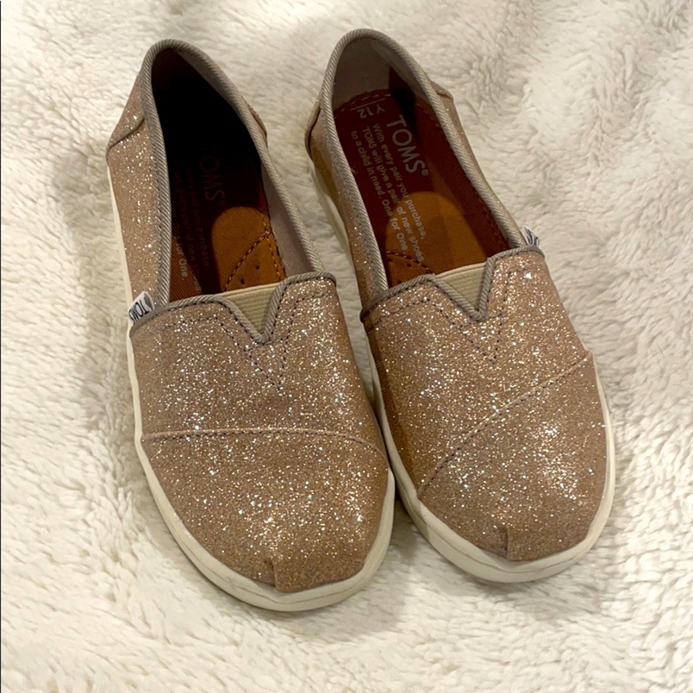 TOMS girls shoes size Y12